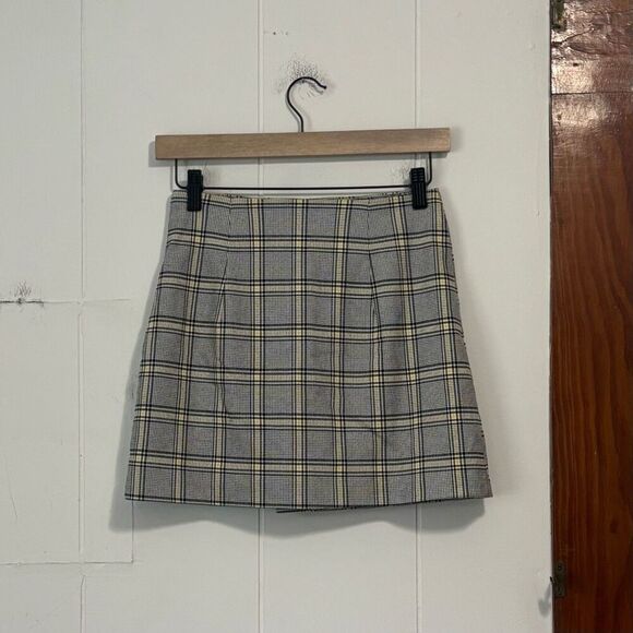 H&M Divided Women’s Mini Plaid Yellow Black Skirt Size 2 - Picture 2 of 4